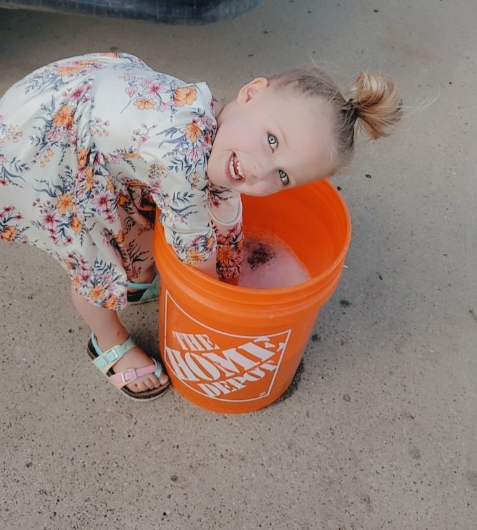 Irelynn22's tweet photo. My little #homedepot babe! https://t.co/qJnXqPxA7F