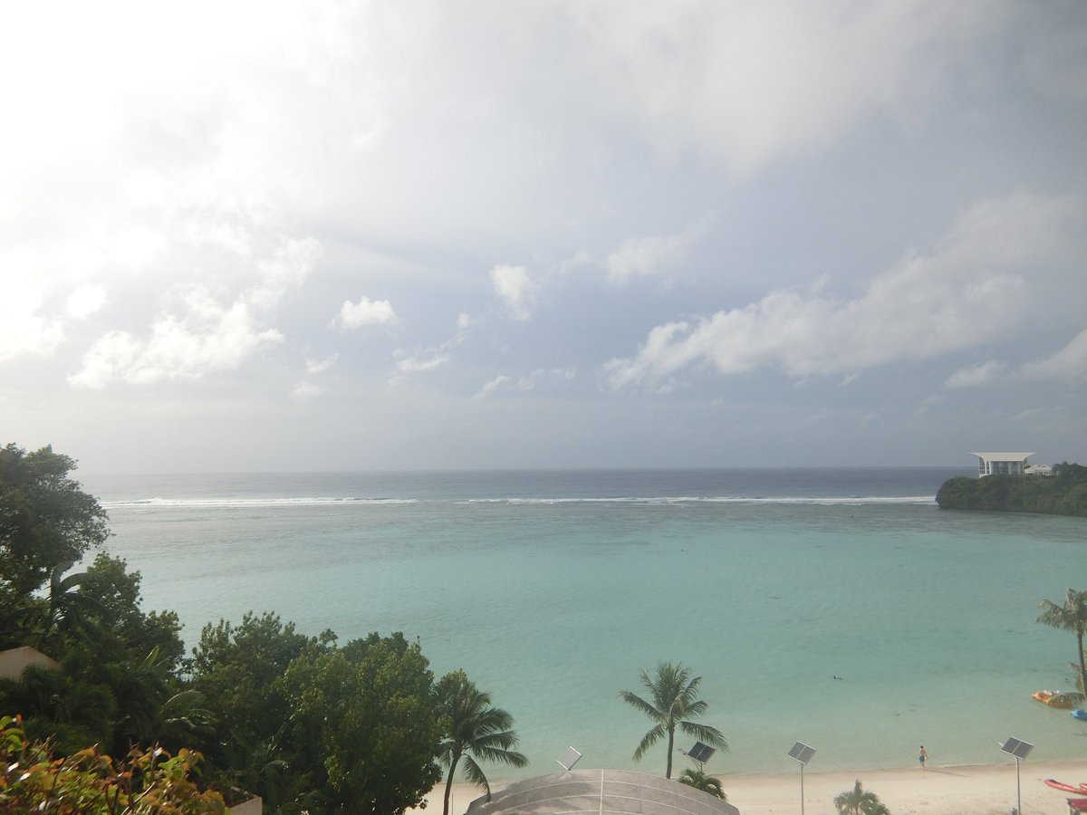 外務省やわらかツイート 世界の海 アメリカ合衆国 グアム の海 グアムの海には色鮮やかな生物が多く 300種以上のサンゴや900種以上の魚 がいます 最西端に位置し 最も早く日が変わるため こんな標語もあるのだとか アメリカの一