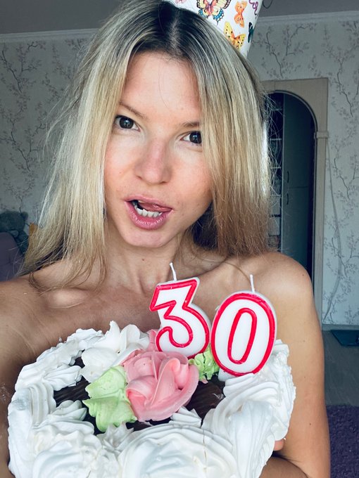 Wow! 🤩I m 30 year old TODAY! 😻❤️and it is feels AMAZING 🌈 im perfect CEO of my beautiful life 😊 Very