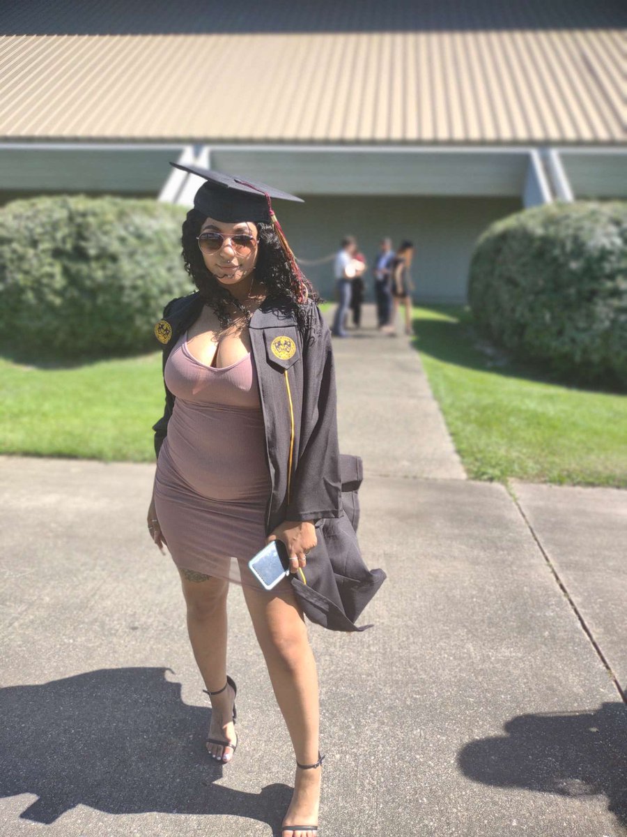 Holy_Stitt's tweet photo. ooooooopppp they gotta pay me more now 🥰🤑. #FirstGeneration #loynograd #GradSzn $RainaCamille https://t.co/HJVAJLi2XL