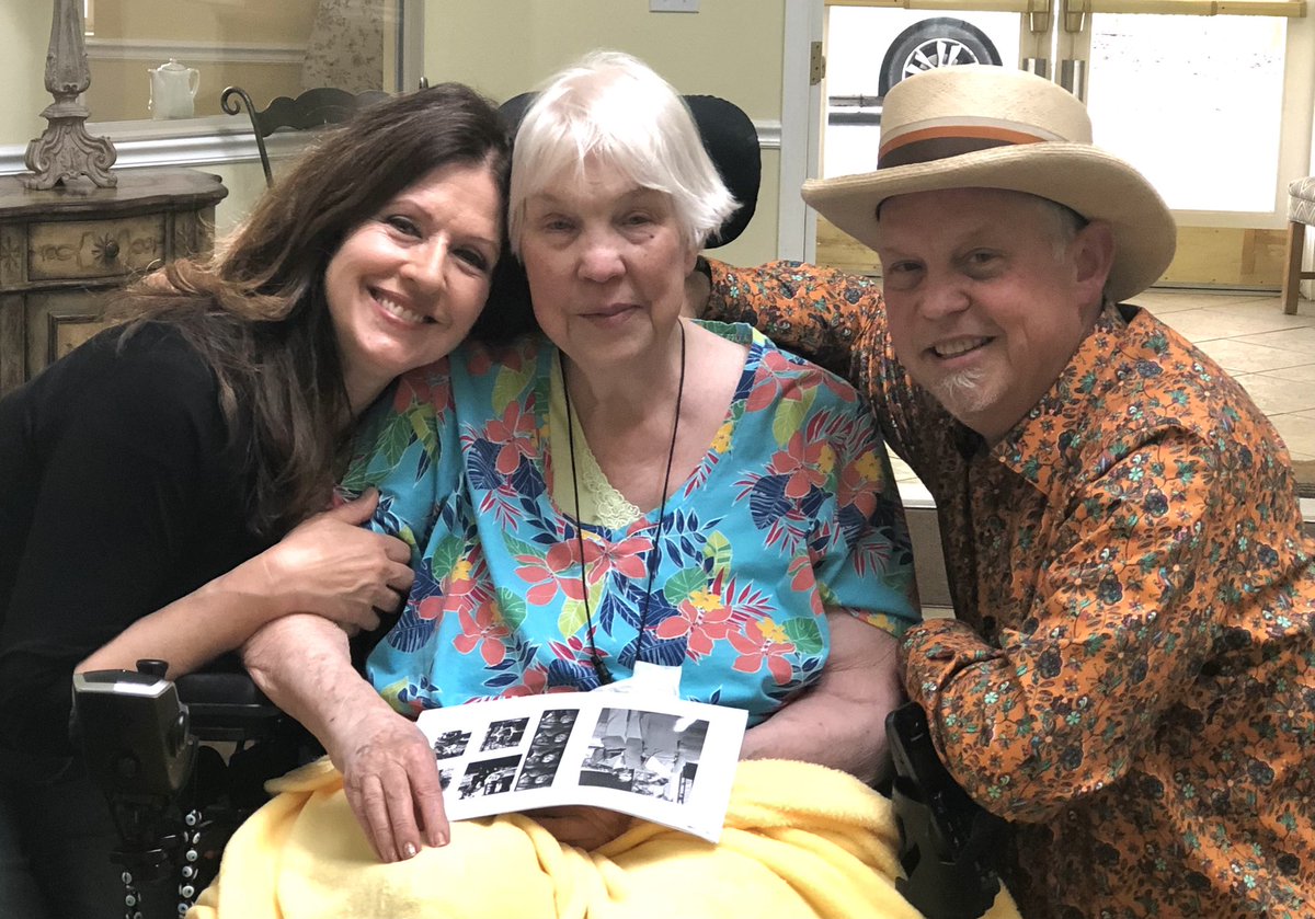 dougjessopnews's tweet photo. It was my honor to introduce my #mother to Angela Johnson the talented #sculptor of #lightoftheworld at @ThanksPoint and the new #treeoflifevision #sculptureart @dougjessopnews  @abc4utah #utahcaringstories tonight 10pm  #inspiration #tvstory #faith #jesus #jesuschrist #tolv https://t.co/KFdm9Fb4kc