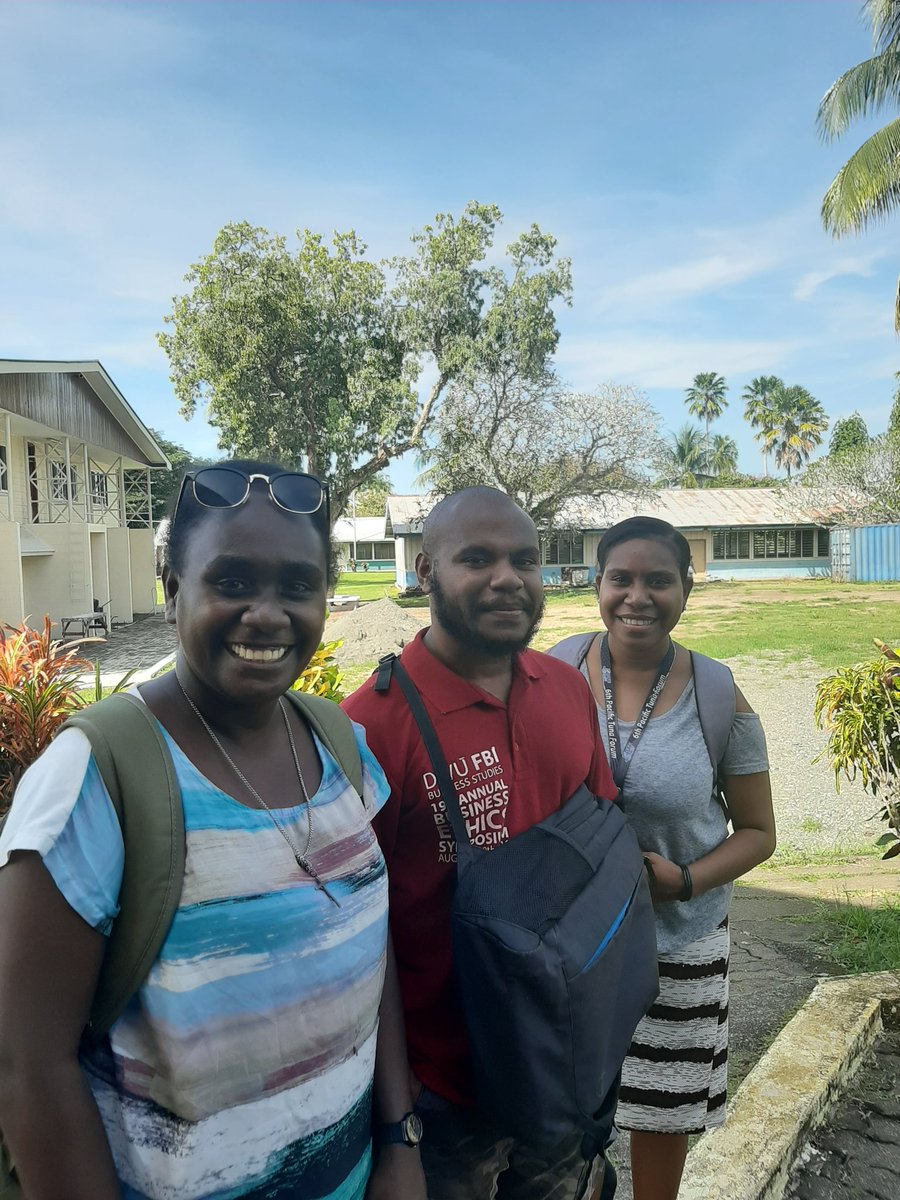 ragupriscilla's tweet photo. Beautiful Sky, beautiful people 😊
#Monday #Week14 #3moreweekstogo😎 #dwu #madang #png https://t.co/nfNukthCku