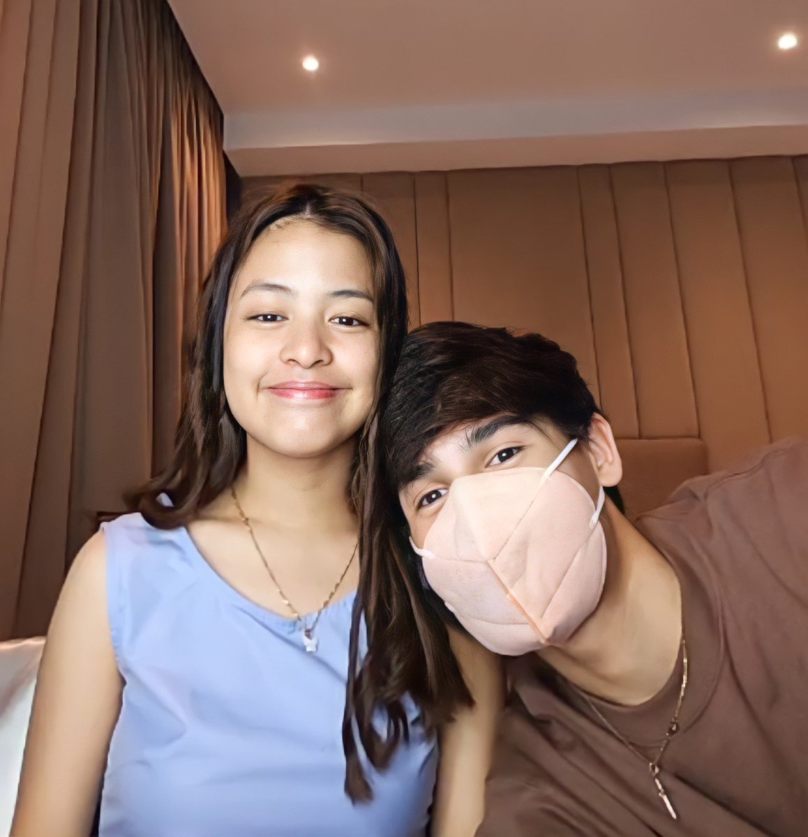 premsbyyann's tweet photo. Sa mga tulog pa at d naka abot s live, kung tatanungin niyo kung anong ganap sa live ay "Harutan ft. Clingy Rhys Brown" po☺️💙 @iamandiabaya @kobierbrown yieee penge oxygen

#KoDrea || KoDrea
#KobieBrown | #AndiAbaya https://t.co/HRr5K6oSel