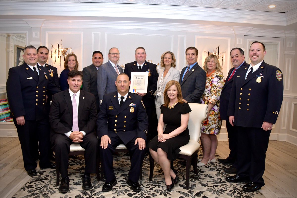 ANTHONYDESPO's tweet photo. .@LynbrookVillage is blessed to have a stellar FD, protecting & serving 24/7/365.
Thanked Chief Brooks for leadership during #COVID19 & congratulated Chief Donald on taking the helm.
#LynbrookFD frontline is solid - quality leaders, excellent firefighters and my good friends. https://t.co/igclqtk1c9