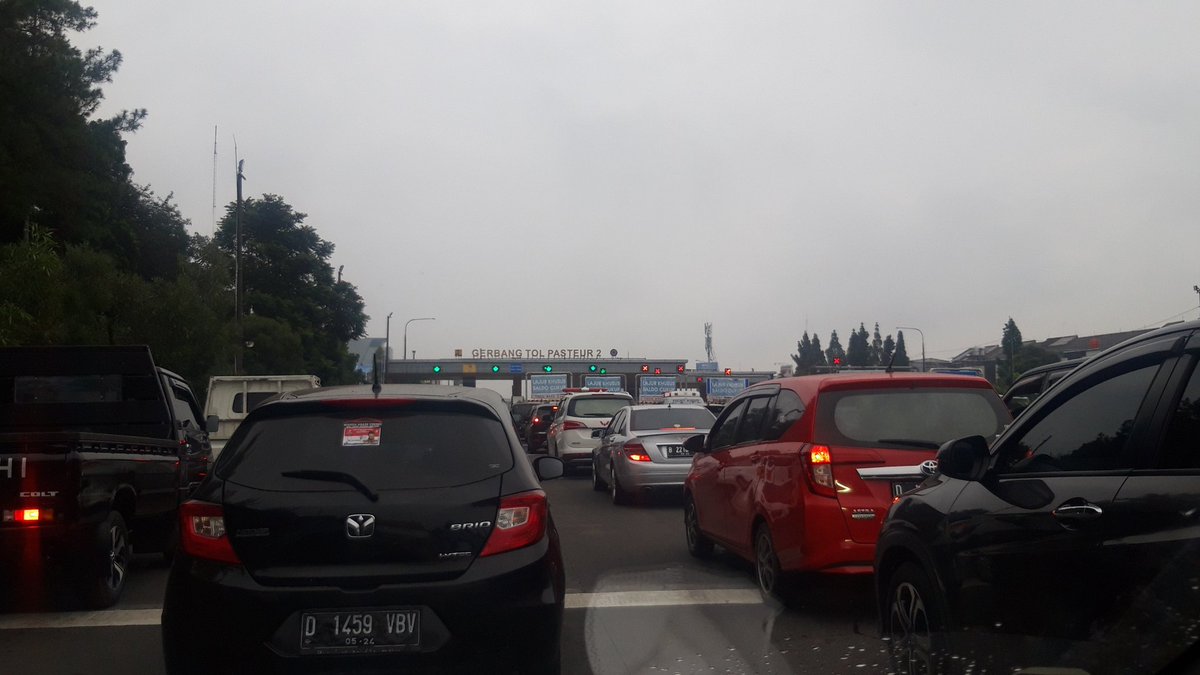 kang__di's tweet photo. @PRFMnews Exit Tol Pasteur https://t.co/HfWBQ0oKbN