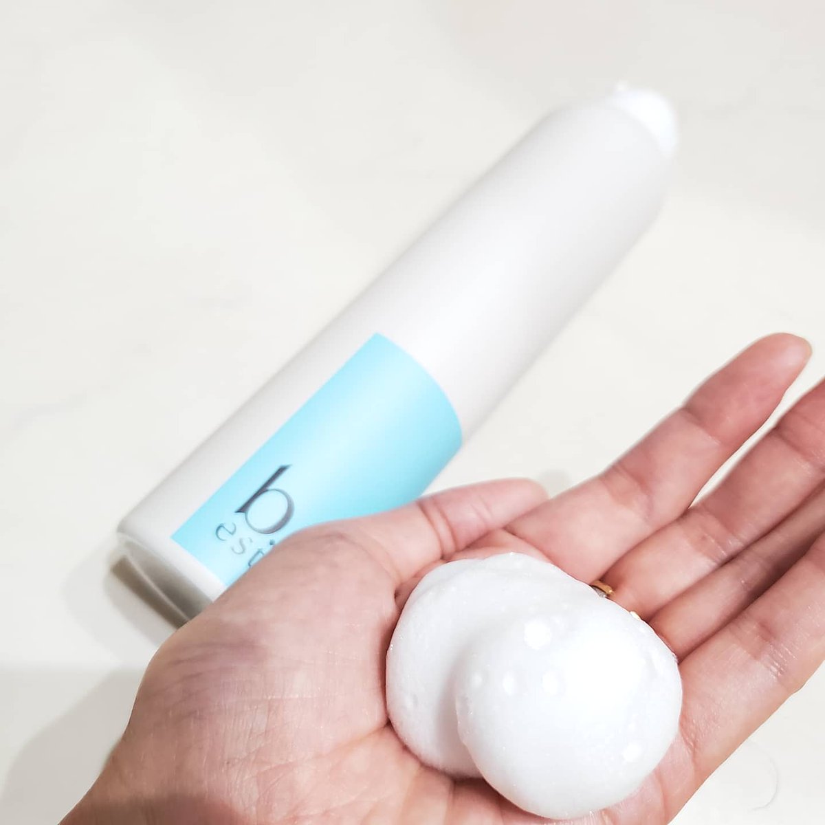 はち この炭酸シャンプーまじで最高 もっこもこの気持ちいい泡で出てくるから 泡立てなくていいし 香りもいいし なにより楽だし最高 B Est ビーエスト で検索してみてね 炭酸シャンプービーエスト オーガニックシャンプー 炭酸シャンプー