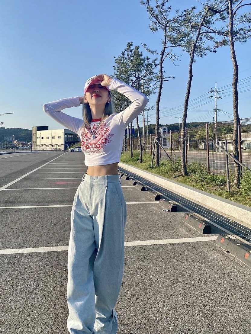 jiwooarchive's tweet photo. SHES SO HOT FOR WHATT IM DYING https://t.co/ZoTja7M4eN