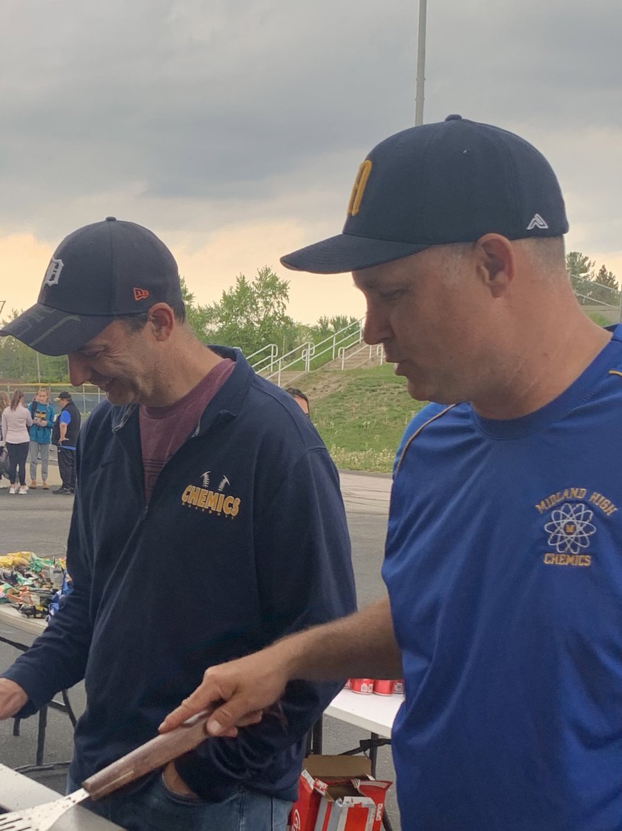 midland_high's tweet photo. Master Grillers @midland_high #Classof2021 https://t.co/r2eBJxBAjn