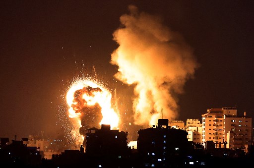 trtworld's tweet image. Explosions rock Gaza City as Israeli warplanes carry out new heavy air strikes at several locations of the besieged Palestinian enclave
trtworld.com/middle-east/is…