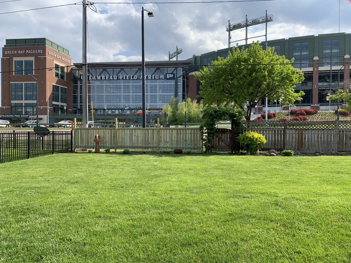 LambeausShadow's tweet photo. Fence replacement is coming along!  Had some great help today from @jbroski5 and Lindsey.  Thanks guys! #GoPackGo https://t.co/AmmoIuMzLT