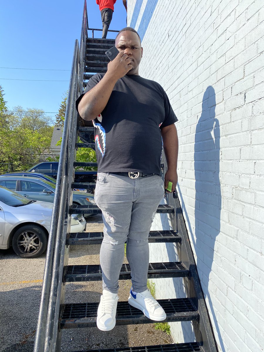 ripxtraman's tweet photo. McQueens low top my side side bitch mad so she chilling with the opps π€¦πΎββοΈπ€£π€·πΎββοΈ #LLJX #LLHamm https://t.co/TUFlQrg93H