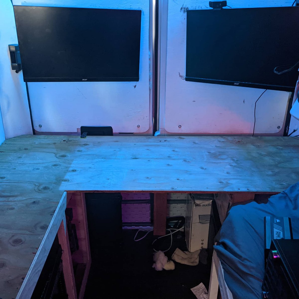 Aural_State's tweet photo. Today's progress! Managed to get my table top glued down just in time to go to the brewery before tonight's set. It honestly feels really good to not have a raw plywood desk.
#vanconversion #promastercampervan #mobiledj https://t.co/08yl2aatjf