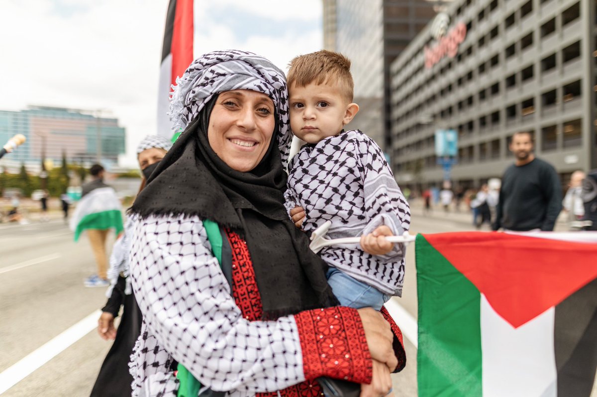 xashgiggles's tweet image. Pt. 2 - #FreePalestine: Resistance Until Liberation rally &amp;amp; protest - West Los Angeles - 5/15/21

Thousands gathered on Wilshire Blvd in solidarity with marches all over the US and Canada to show support for #FreePalestine

#FreeGaza #LosAngeles