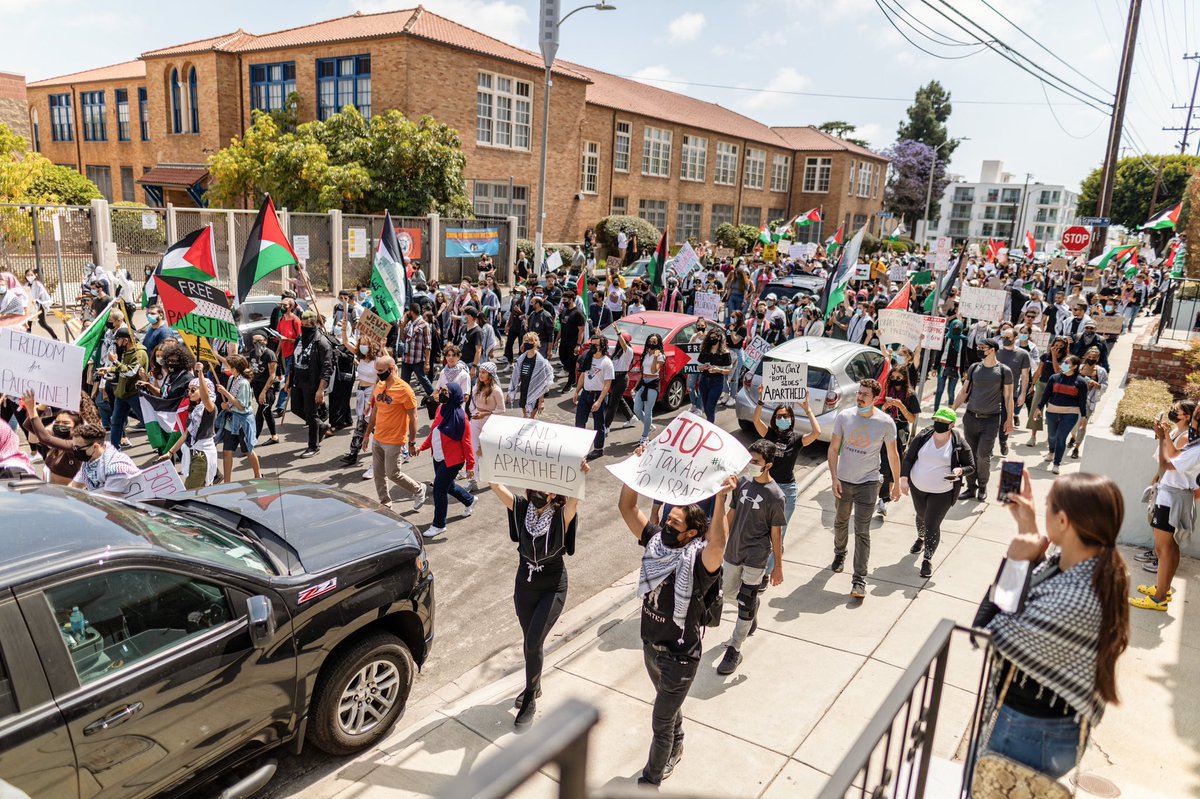 xashgiggles's tweet image. Pt. 2 - #FreePalestine: Resistance Until Liberation rally &amp;amp; protest - West Los Angeles - 5/15/21

Thousands gathered on Wilshire Blvd in solidarity with marches all over the US and Canada to show support for #FreePalestine

#FreeGaza #LosAngeles