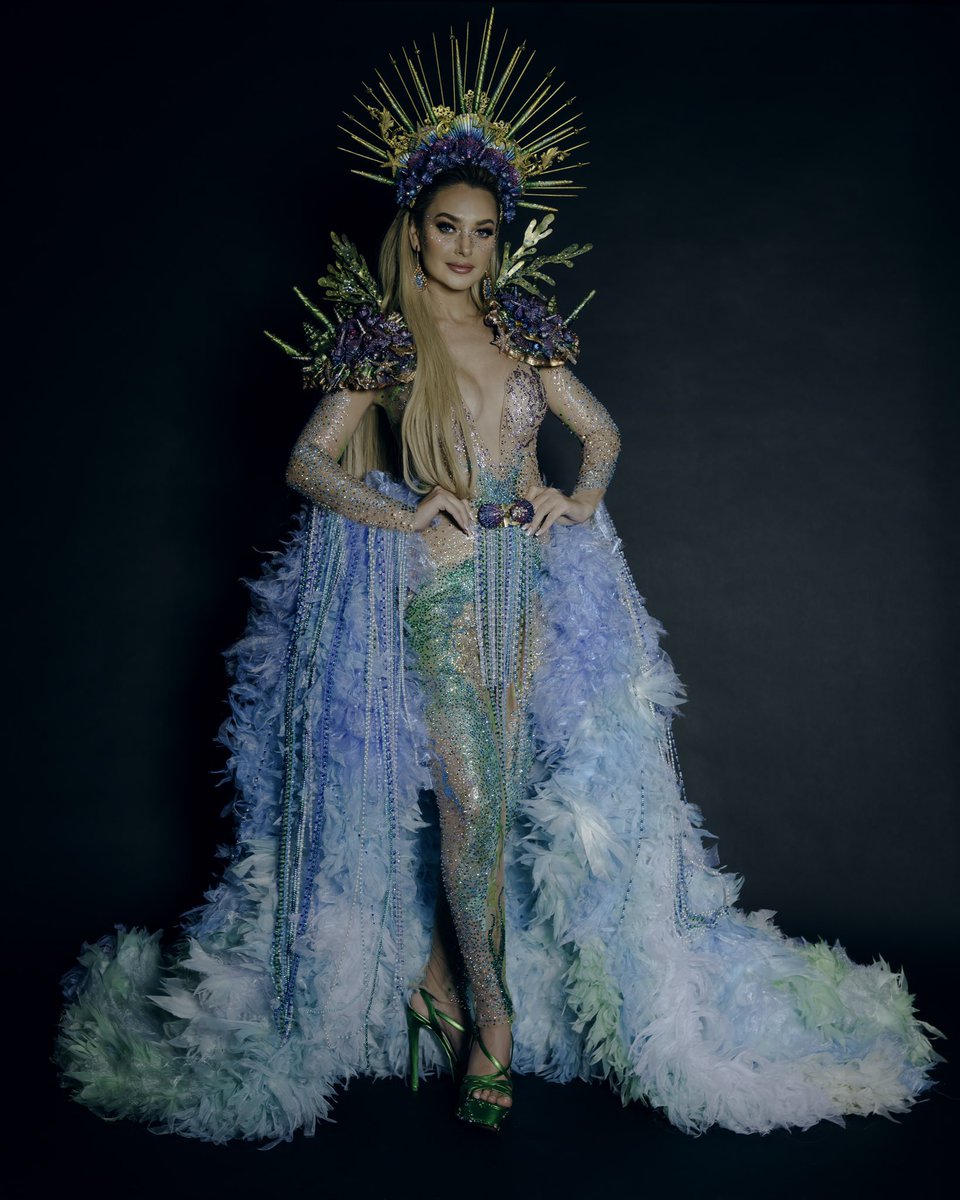 ambrosito_'s tweet photo. WEON COMO CHUCHA NO QUEDO LA DANII Y QUEDO UNA QUE HIZO UN HOMENAJE A UN QLIAO ASQUEROSOO ES QUE NO WN ES QUE NOOO VAYANSE A LA CHUCHAA. PARA MI LA DANI GANO 🇨🇱🤍
 #danielanicolas #MissUniverse2021 https://t.co/739wuubUib