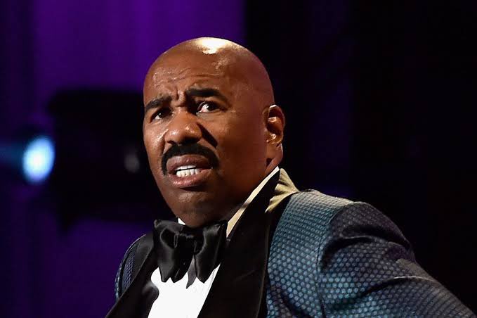 Steve Harvey’s reaction while watching Olivia and Mario hosting Miss Universe.

#MissUniverse #MissUniverse2020