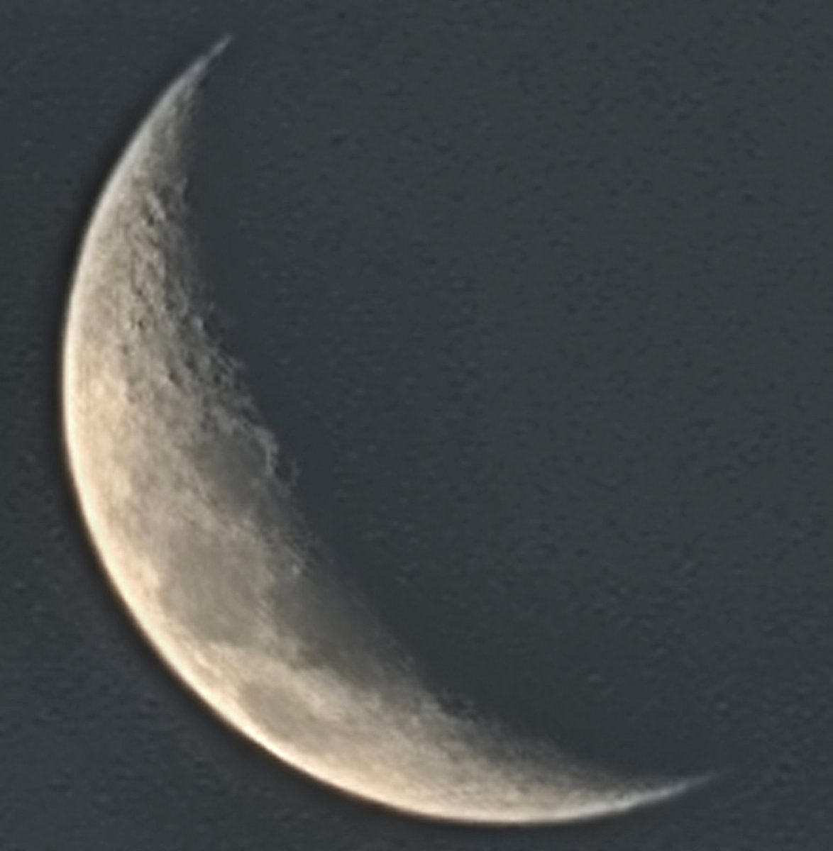 21 апреля луна. Ультра Луна. Луна 01.03. Луна с 21 2022. Луна 10.01.2008.