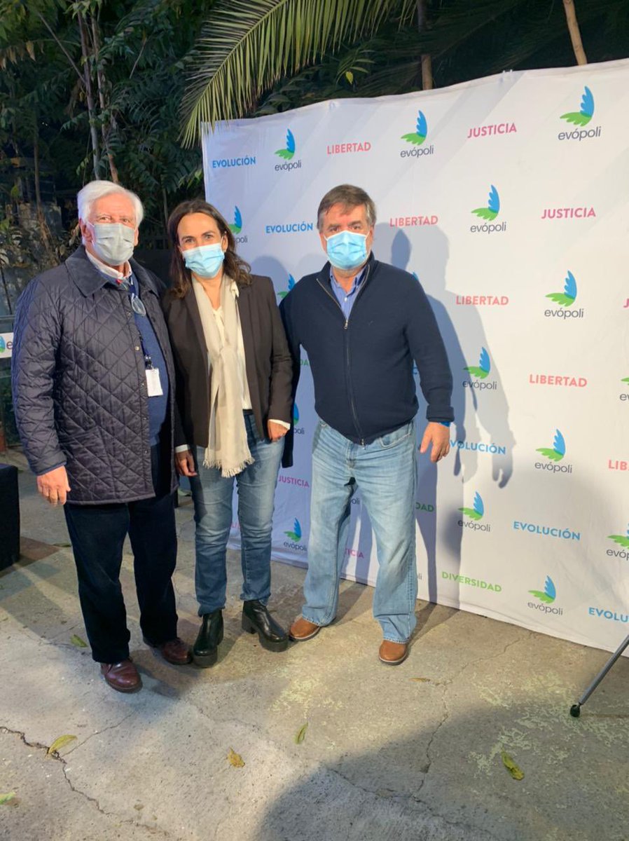 Los vecinos ya se manifestaron y <a href="/cmerinoc/">Camila Merino</a> será la próxima alcaldesa de #Vitacura. Una contundente victoria para <a href="/Chile_Vamos_/">Chile Vamos</a>, que también trae un periodo de renovación para la comuna, de la mano de una mujer capaz, profesional y fuerte. Mis mejores deseos, cuenta conmigo