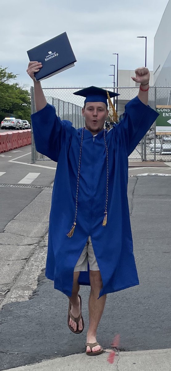 KummerChris's tweet image. Two sons graduating 600 miles and 23 hours apart =
One amazing weekend with @jillbkummer.                    Proud parents.  Had some help from friends and @AmericanAir to make it happen.  @UKAgriculture @georgemasonlaw