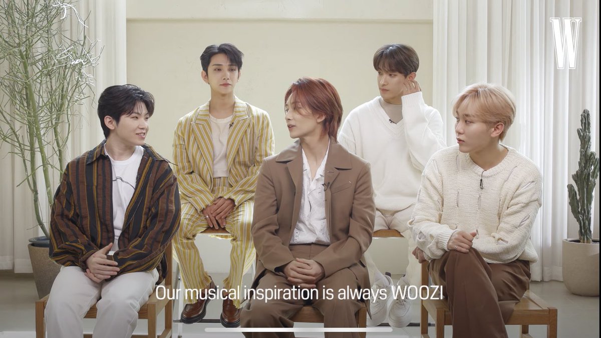 kyeozm's tweet photo. make it louder, jeonghan. they can’t hear it at the back !! 

@pledis_17 #BBMAsTopSocial https://t.co/B5lP9MRh1c