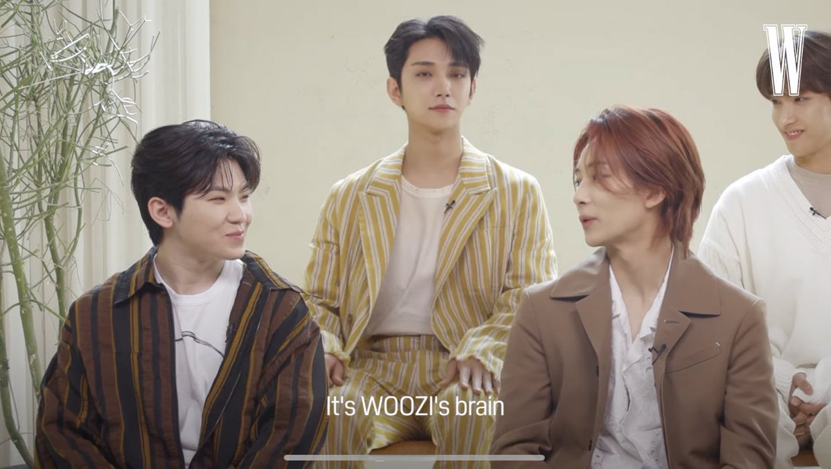 kyeozm's tweet photo. make it louder, jeonghan. they can’t hear it at the back !! 

@pledis_17 #BBMAsTopSocial https://t.co/B5lP9MRh1c