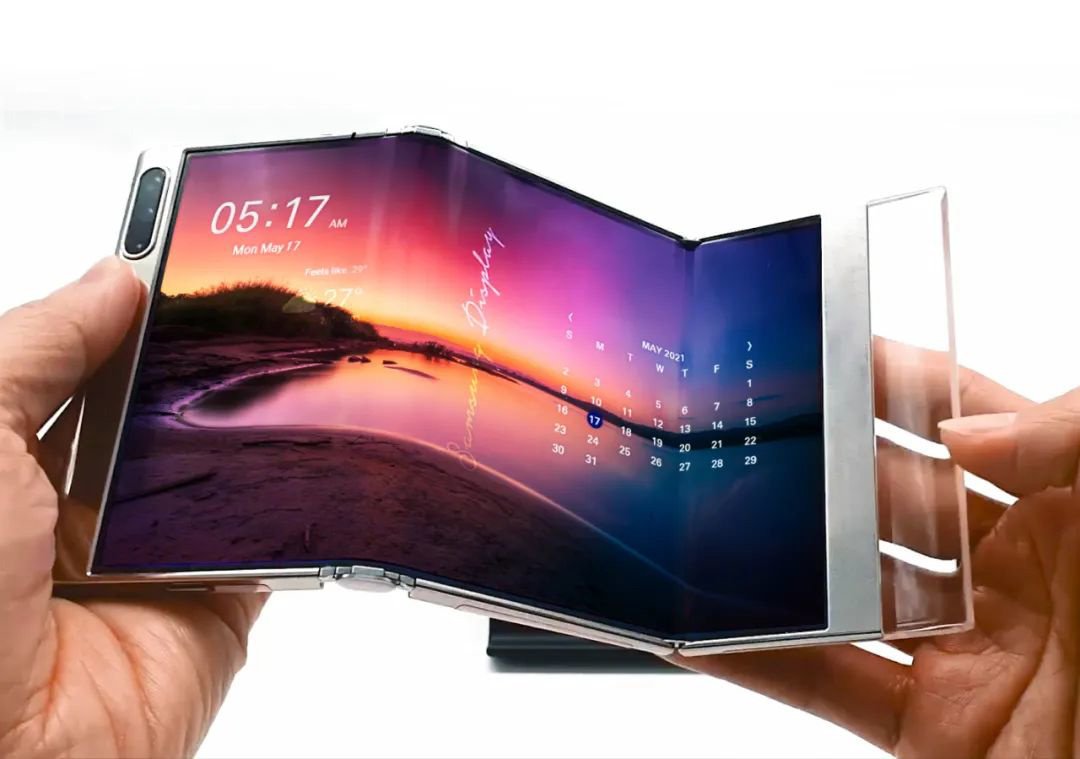 UniverseIce's tweet image. Samsung Display will show the latest display technology at “SID Display Week 2021”: 
1.  S-foldable 
2. 17 inch tablet / PC foldable display 
3. Slidable 
4. UPC