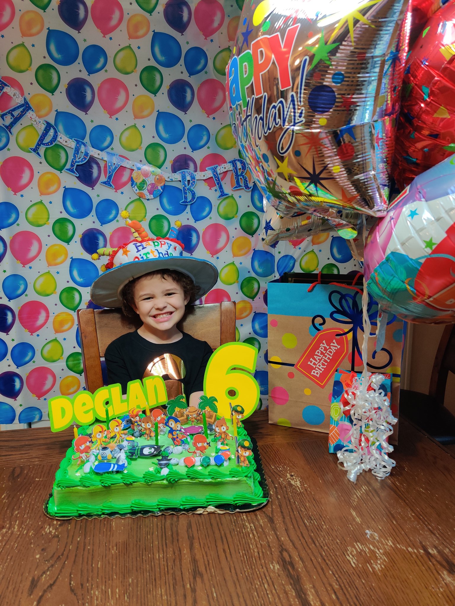 Jeff Hoogland على X: Bloons TD by @ninjakiwigames is Declan's favorite  game right now, so that was the theme for his sixth birthday!   / X