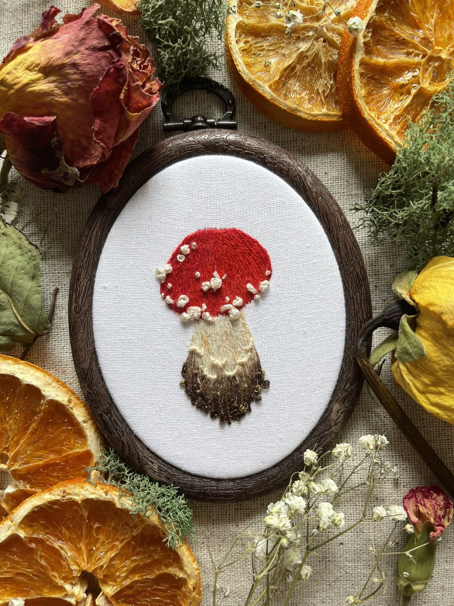 fernandfayethds's tweet image. We have only 4 large mushroom pieces left! There’s also a bunch of mushroom keychains too ❣️Use code FUNGI for 15% off $15+