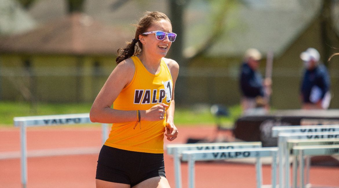 Grace Aurand (1500) and Eddie Juszczak (discus) moved up in the <a href="/ValpoTrack/">Valpo Track & Field</a> program record book in their respective events on Sunday. 

📝 ➡️ bit.ly/2RnThVl

#GoValpo | #MVCTF