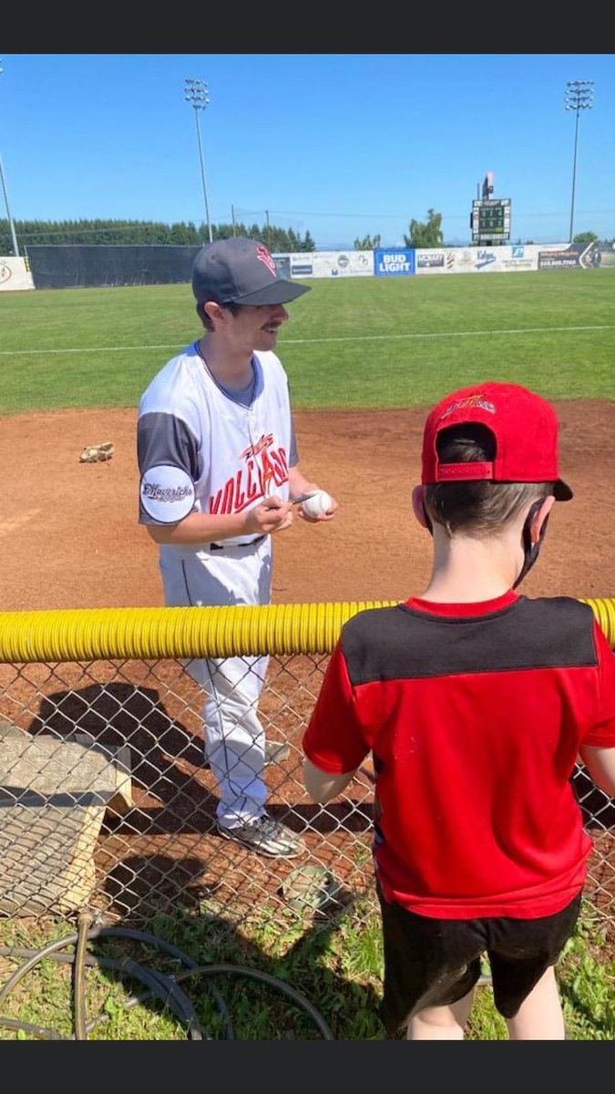 TPCbaseball's tweet photo. Former TPC Trainer @MattMcD_44 signs autographs for fans at the @SKVolcanoes game this weekend. 

#TPCPros https://t.co/if9Mz6yAvR