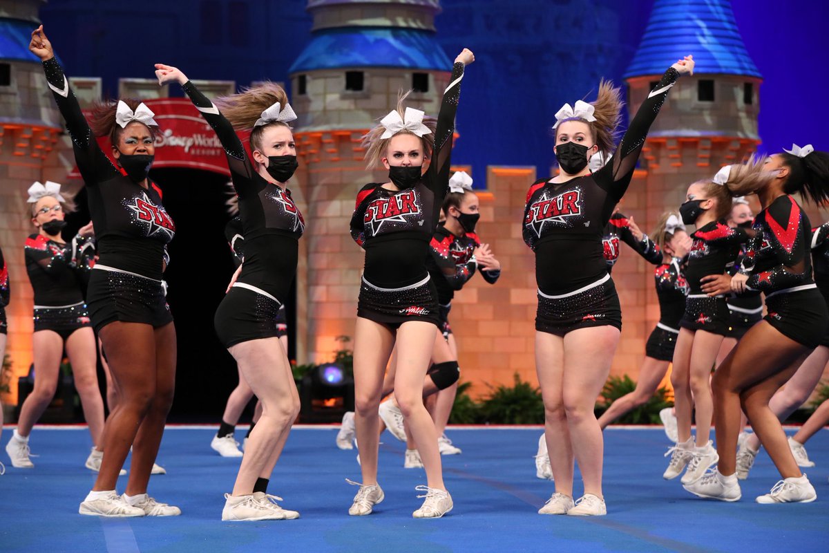 Lauren Okaly tweet media