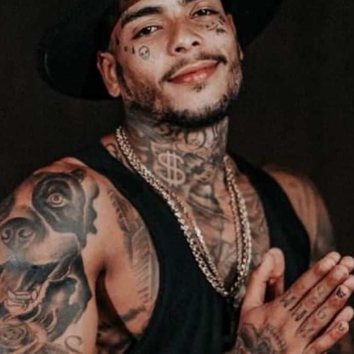 #Urgente! Morre MC KEVIN.

Atualização: 23:37 hrs, 16/05/2021

O funkeiro Kevin Nascimento Bueno, de 23 anos, conhecido como MC Kevin, morreu neste domingo (16), após cair do 11º andar de um hotel na orla da Barra da Tijuca, na Zona Oeste do Rio, no início da noite.