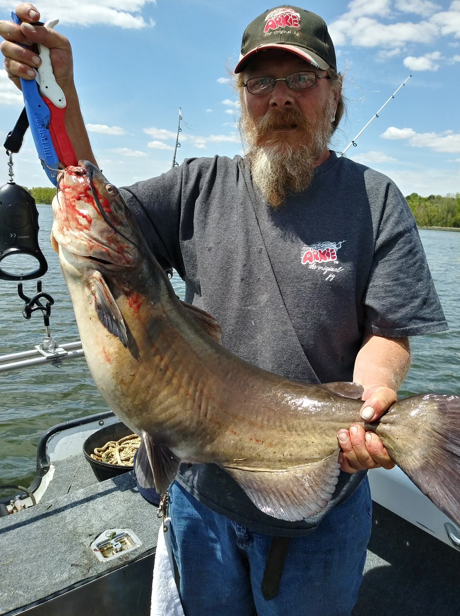 jdoc1991's tweet photo. Had a blast this weekend up in Wi. #fishing for #channelcats. My #biggest was just under 27lb. and the wife was 18.8lb. This was a trip of a lifetime and plans have been made for next year!!! Big #thankyou to @WeeklyCatfish for letting us jump on your boat!!! https://t.co/b8wUrWJ8cq