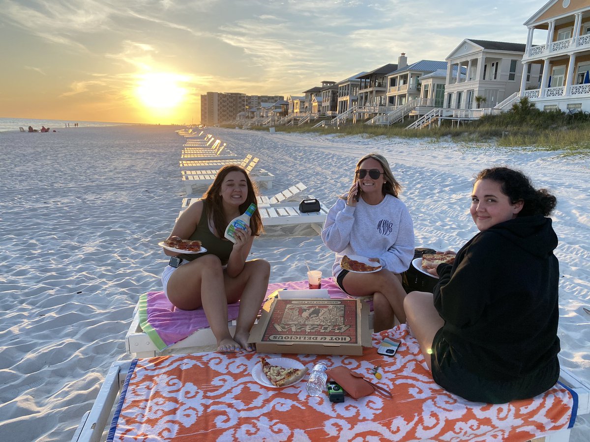 Sunsets on the beach>>