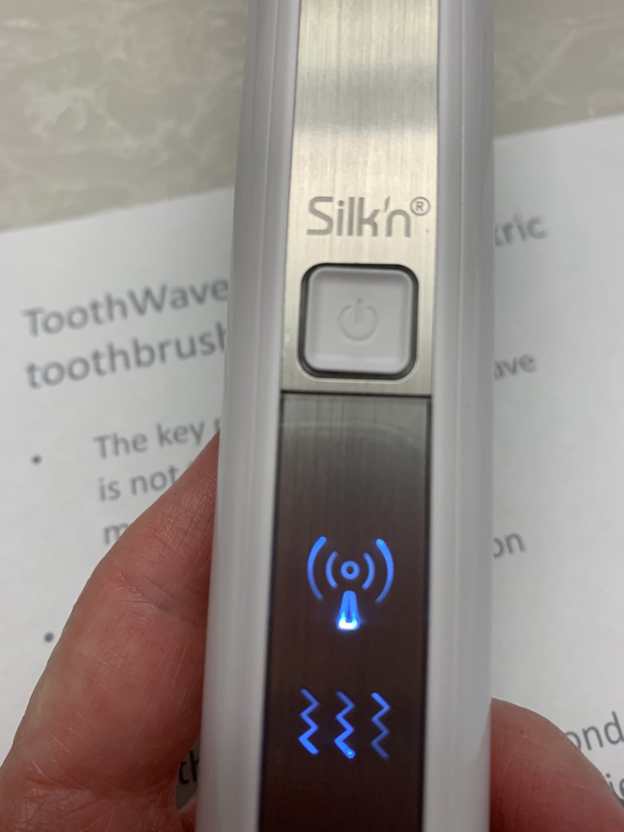 Roscoe1679's tweet photo. The #Toothwave by @silknsolution has three (3) adjustable vibration setting along with the RF (radio frequency) really cleans the teeth and gums for a whiter smile! @tryazon #tryazon @toothwave_il #silkn https://t.co/u3hEamOtH9