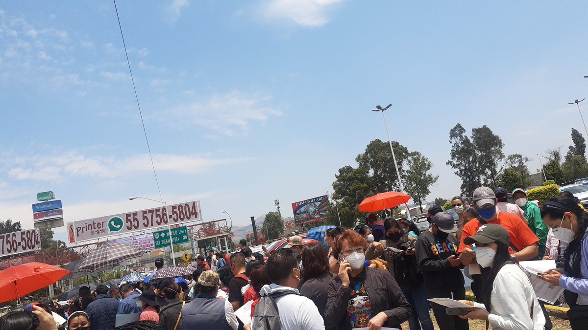 Angyblue2Mar's tweet photo. @Edomex @Edomex por favor, tengan un mejor logística para la vacunas, las de los profesores hoy en Ixtapaluca estuvo caótica, dos sedes solo para la región 7, somos un mar de profesores, no dimensionaron lo que podría suceder, esto fue al medio día y dos horas después estuvo mucho peor https://t.co/eOpeUciZUS