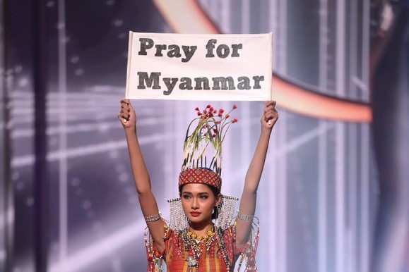 "Pray for Myanmar": Thuzar Wint Lwin wins best national costume at #MissUniverse2021 "Our people are dying and being shot by the military every day," she said. #WhatsHappeningInMyanmar