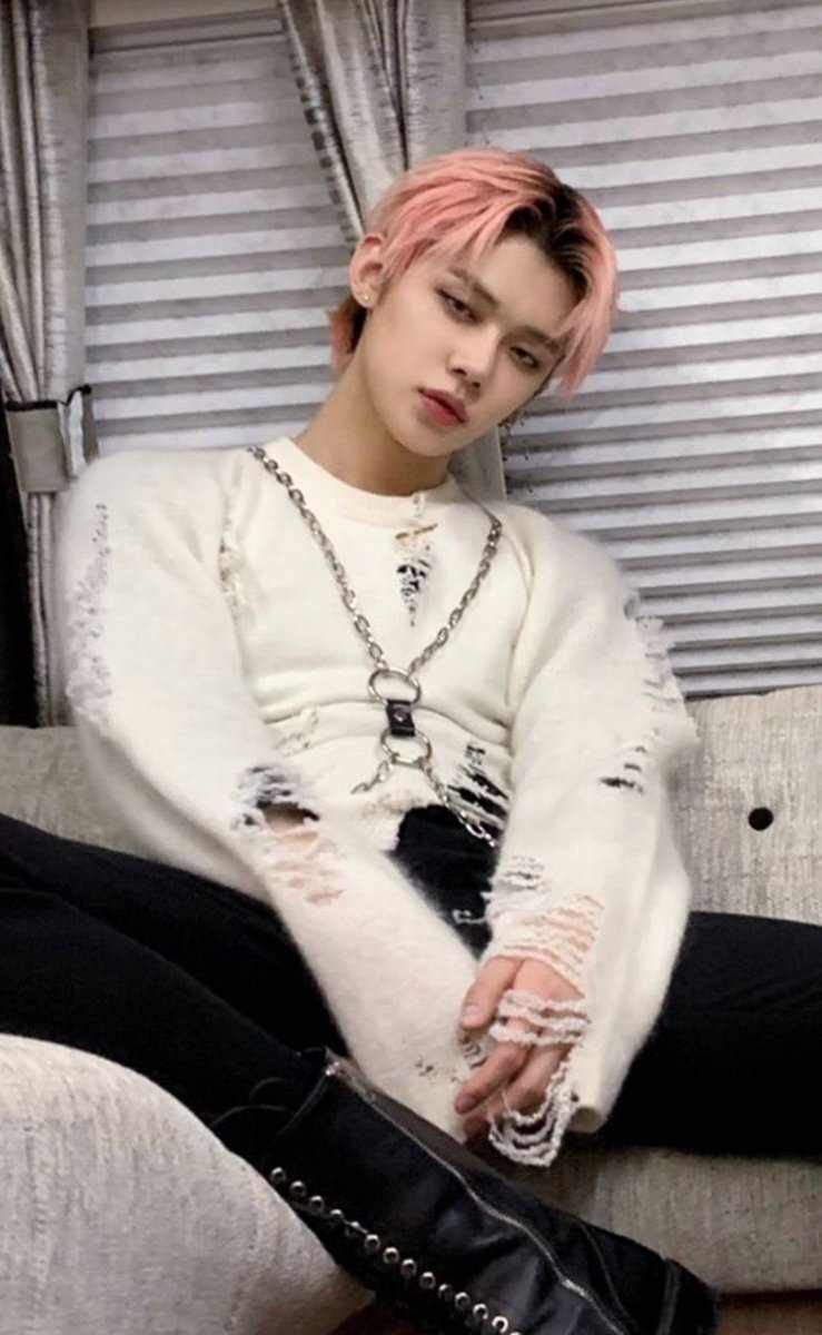 steennie_'s tweet photo. 4th gen It boy.                         그가 eat하는 boy https://t.co/ht8m74309u