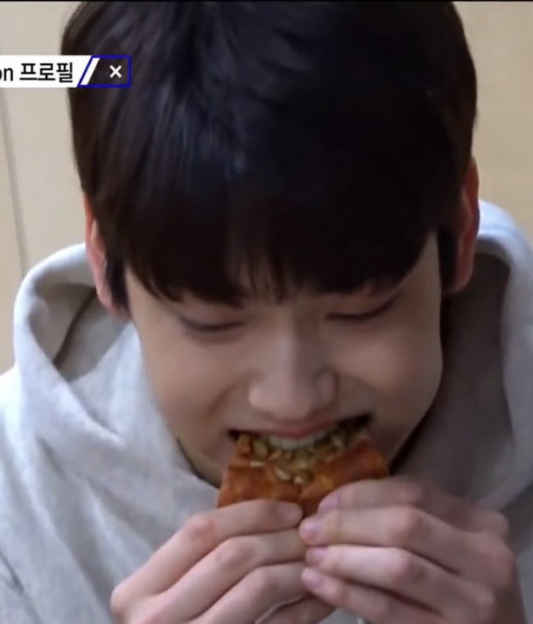 steennie_'s tweet photo. 4th gen It boy.                         그가 eat하는 boy https://t.co/ht8m74309u
