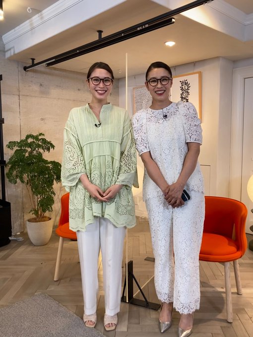 広瀬アリス 水野美紀 黒縁眼鏡の そっくりショット に驚く声 広瀬姉妹は3姉妹だったんですね 笑 1 2 ページ ねとらぼ