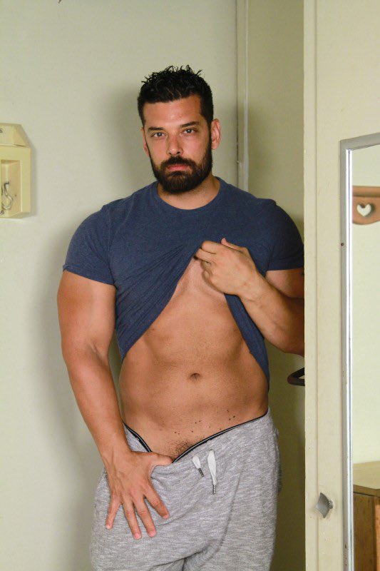 1 pic. #ManCrushMonday #MCM on #MarcusRuhl ??????

#gay #gayporn #gaysex #NSFW #muscle #musclehunk #hunk