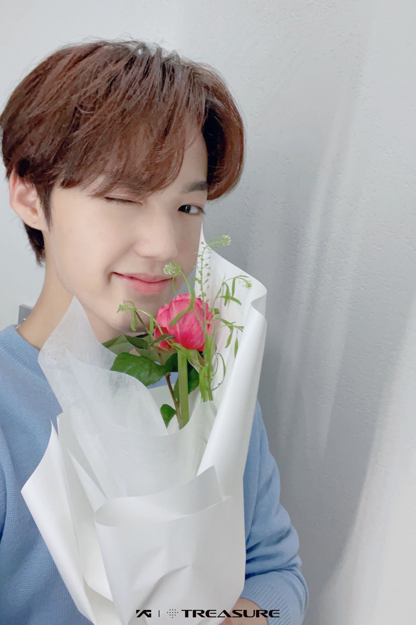 KIM DOYOUNG IRAN Fanbase on Twitter "DOYOUNG Update Weverse 🐰 ༄ Treasure's rose selfie for