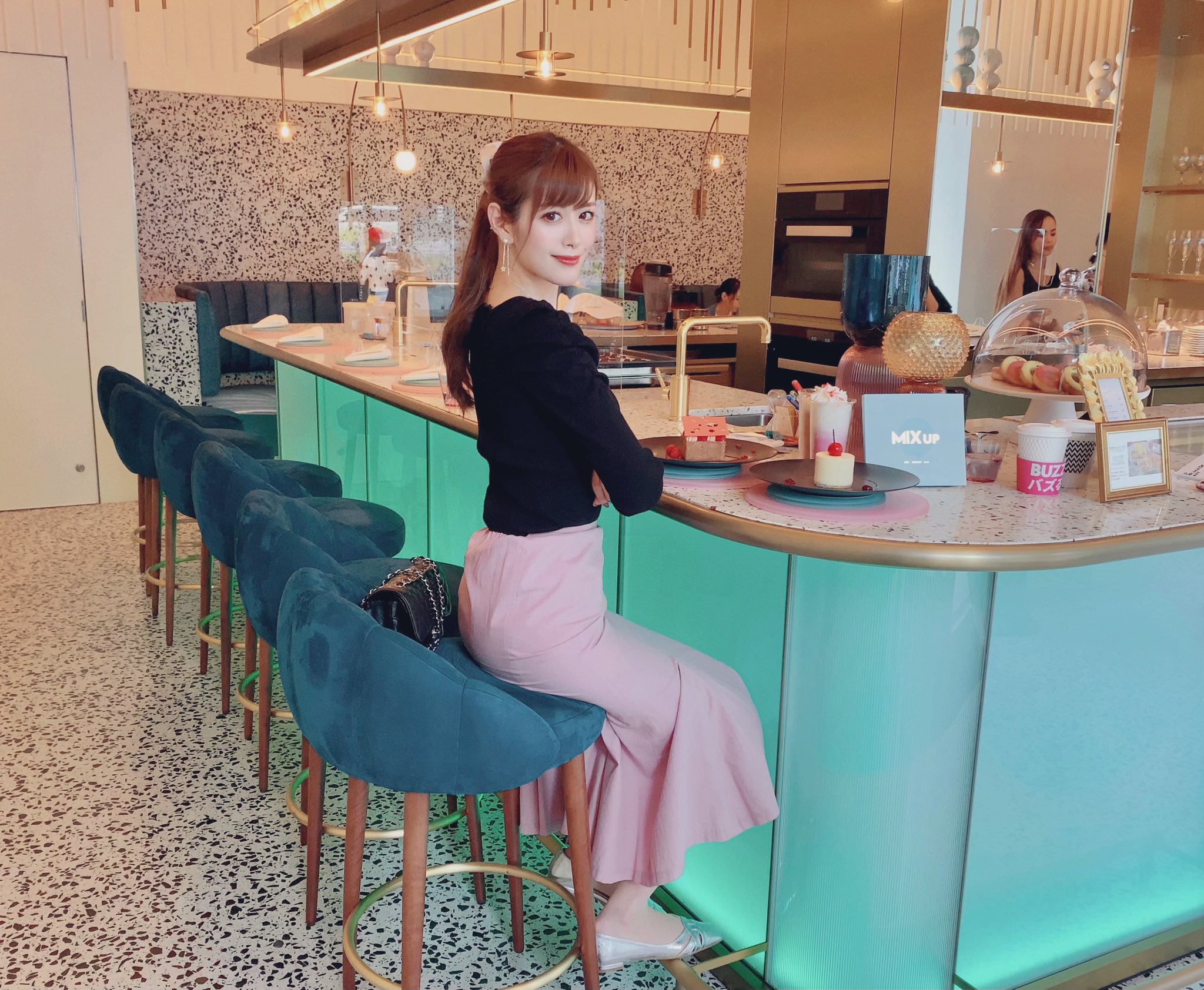 まいしゃんでした 心斎橋に新しくできたw Osakaホテルの中にあるmix Upってゆうcafeでお茶してきたよ 韓国の カフェみたいでめちゃんこ可愛いかった スイーツもめちゃくちゃ可愛い T Co Yoofg1tl4l Twitter