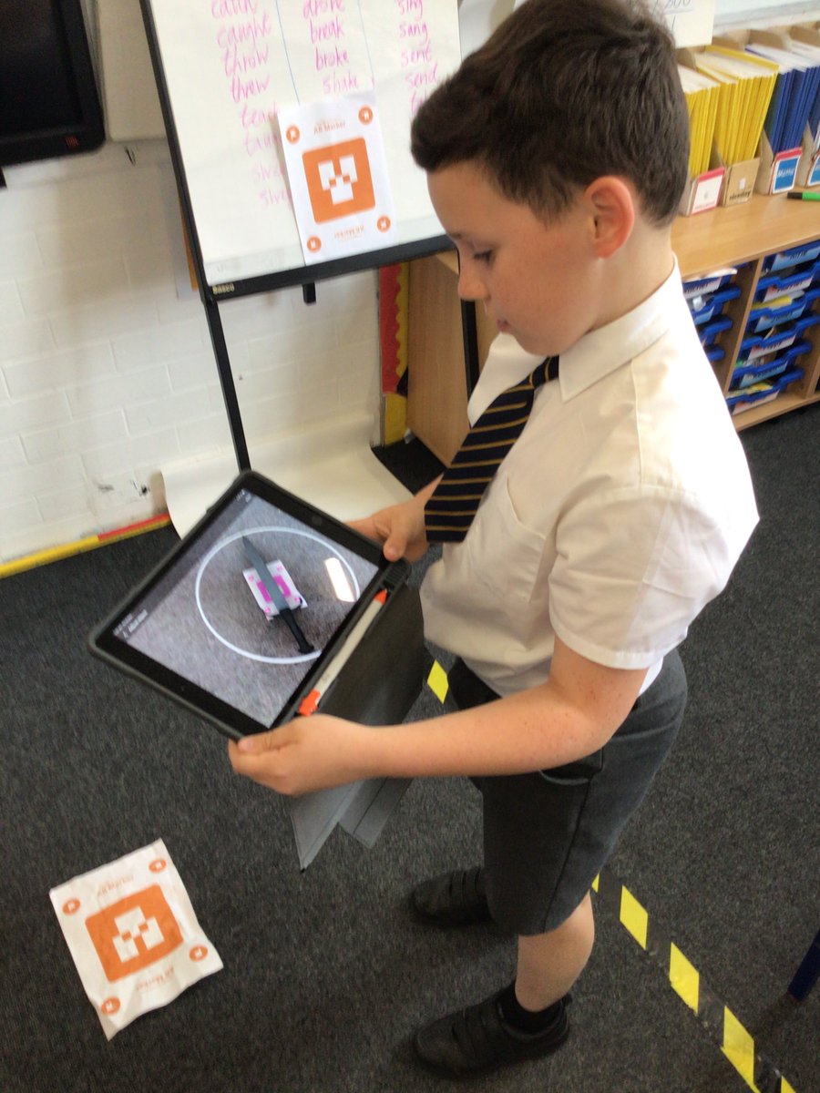 TenterfieldsPA's tweet photo. Year 4 loved using Google Expedition to bring the Vikings alive. Superb engagement with the artefacts @WinAcadTrust https://t.co/3kZybbFCiU