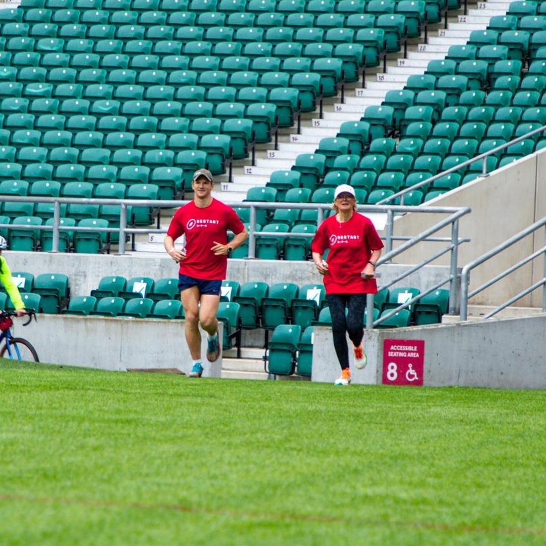 theRPA's tweet image. What a LEGEND! 💪🏃🔥

5⃣ Marathons✅
5⃣ Days✅

@TomStephenson13 has raised over £24000 for @RestartRugby and you can still support here 👉justgiving.com/fundraising/to…🙌

#MondayMotivation #TryFor5