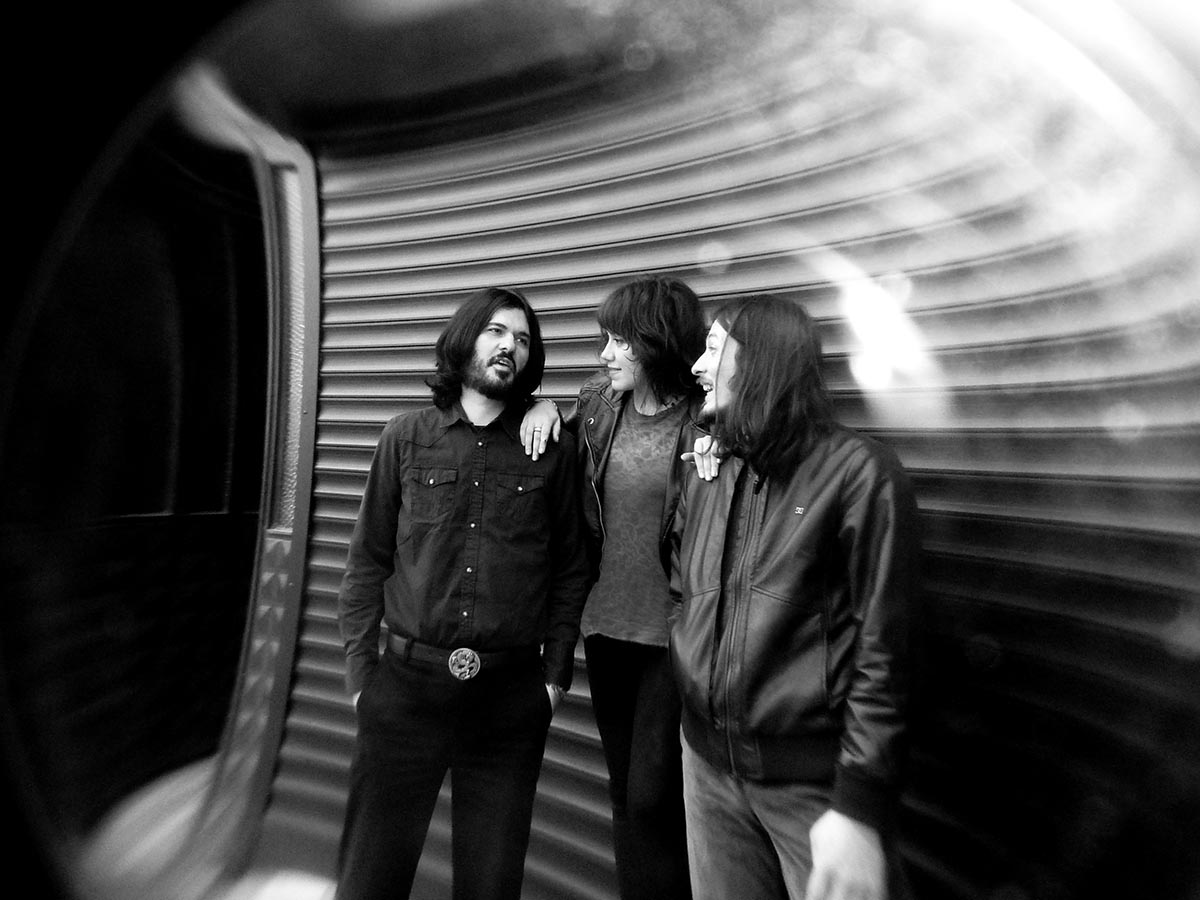 dergyCom's tweet photo. HABER 🔥| Hastası olduğumuz @TheRingoJets 'ten yeni single geldi: "Fool's Crown".
🎸 The Ringo Jets 11 Haziran'da Unlimited Lunch Pack adını verdiklerini EP'lerini yayınlayacak. @fermentrecords
#theringojets
https://t.co/iJ5lzcxb2X https://t.co/UBDXUoEskE