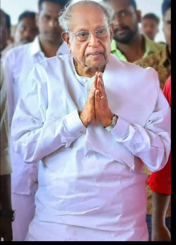mumbatch's tweet photo. #தஞ்சை_பூண்டி_ஐயா_கல்வி #காவலர்_வள்ளல்_   #துளசி_அய்யா_வாண்டையார் அவர்கள் வயது மூப்பு (93) காரணமாக இயற்கை எய்தினார் என்பதை ஆழ்ந்த வருத்தத்துடன் தெரிவித்து கொள்கிறேன்... https://t.co/0TLtGKFhGh