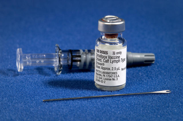 MicrobioSoc's tweet photo. #OnThisDay in 1749, Edward Jenner was born. He pioneered the concept of #vaccines by creating the world's first vaccine to treat #smallpox. Learn more about why vaccines are an important component of #PublicHealth in this blog. https://t.co/6Vbcvp2Z6A https://t.co/ZSxf09i705