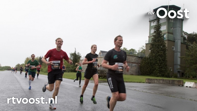 In beeld: eindelijk weer hardlopen op Vliegbasis Twente bit.ly/3eQqyBy #rtvoost
