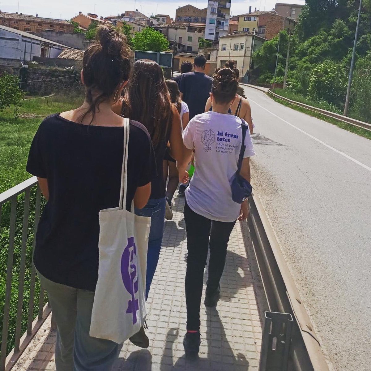 Ahir va ser un dia de lluita i sororitat preciós!💜

Gràcies als col·lectius feministes i ateneus populars del Bages i Moianès per difondre #HiÉremTotes.🙌🏼

Denunciar la repressió contra el moviment feminista anticapitalista és cosa de totes. Autoorganitzades som més fortes!✊ ♀